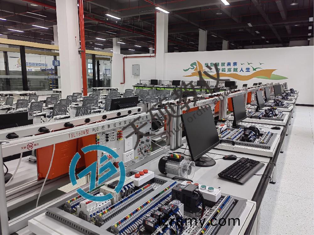 PLC控製技(ji)術(shu)實訓(xun)室