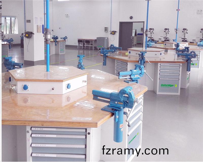 現代(dai)鉗(qian)工(gong)實(shi)訓室