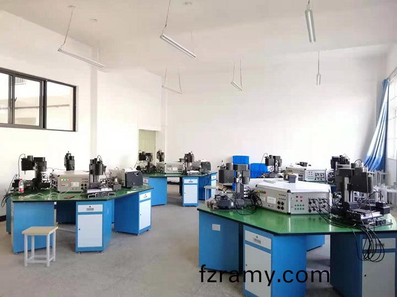 一(yi)體(ti)化(hua)教(jiao)學實訓室